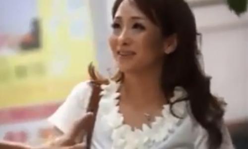 【熟女ナンパ】こんなに綺麗なのに超ハイテンションで元気なスレンダーで綺麗な四十路の美人妻を連れ込み、ガチハメ、ザーメン顔射！