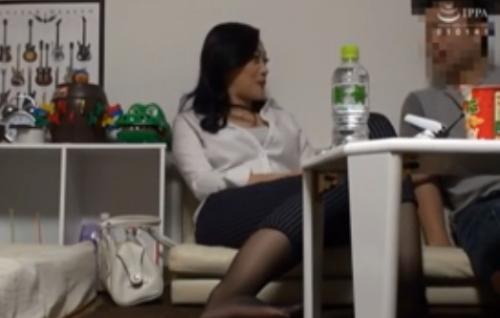 【熟女ナンパ】【隠し撮り】黒髪ロングの気の強そうなゴージャスで綺麗な四十路の美人妻を連れ込み、生ハメ中出し！