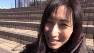 【熟女ナンパ】地味でどこにでも居そうな平凡なスレンダーの四十路の人妻が久々のセックス！生ハメ中出しでマジイキ連発！