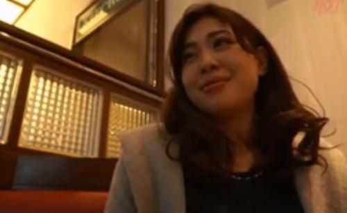 【熟女ナンパ】46歳にはとても見えないゴージャスで妖艶な上品な四十路の美人妻を連れ込み、生ハメ中出し！