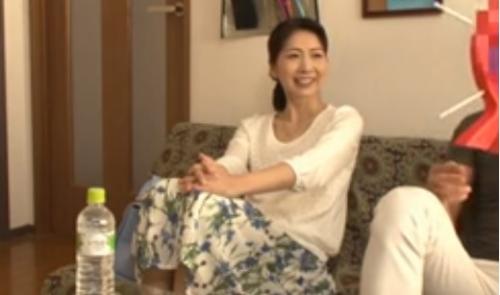 【熟女ナンパ】どこかで白馬の王子様を待っていた清楚で綺麗すぎる六十路間近の美人妻を押し倒し、そのまま生ハメ中出し！