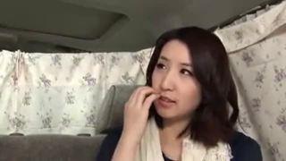 【人妻ナンパ】スタイル抜群ですらっとした美脚に顔立ちも綺麗で上品な美乳の三十路の奥さんを連れ込み、生ハメ中出し！