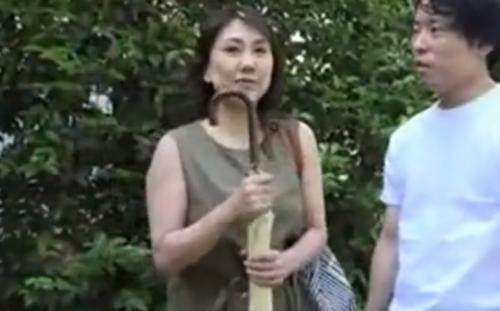 【熟女ナンパ】六十路には全く見えないゴージャスで綺麗な還暦の垂れ乳の高齢美人妻を連れ込み、生ハメ中出し！