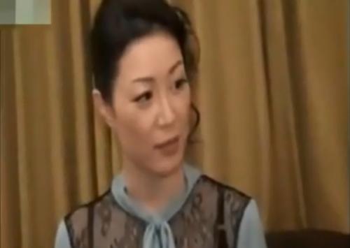 【熟女ナンパ】この美しさは反則！上品で気品溢れる色白清楚で美乳の五十路の高齢美人妻を連れ込み、ガチハメ、ザーメン顔射！