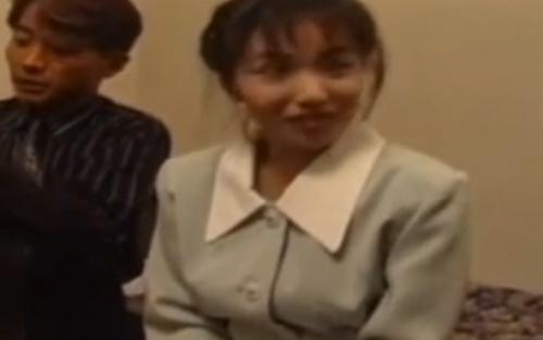 【土下座ナンパ】スーツが昭和を感じさせる色白清楚で大人しい意外と美巨乳な三十路の美熟女を強引に責め、手マンの後、順番に巨根ガチハメ！