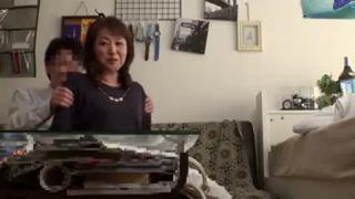 【熟女ナンパ】ぽっちゃり気味の色白の五十路の人妻が久々のチンコに興奮！そのまま生ハメ中出し！