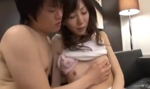 【熟女ナンパ】スリムすぎる体に綺麗な乳首そして清楚で綺麗な四十路の美人妻を連れ込み、そのまま生ハメ中出し！