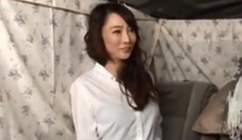 【熟女ナンパ】子供がたくさんいるとは思えない清楚で綺麗な四十路の美人妻を連れ込み、そのまま生ハメ中出し！