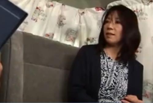 【熟女ナンパ】こんな真面目で大人しい四十路で美巨乳の美人妻のセックスが見られるなんて！しかも生ハメ中出し！