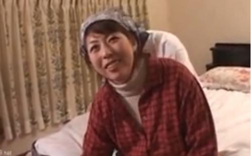 【熟女ナンパ】本当に64歳！？肌も若く清楚で大人しい漁師という美巨乳の六十路の高齢の人妻を連れ込み、生ハメ中出し！