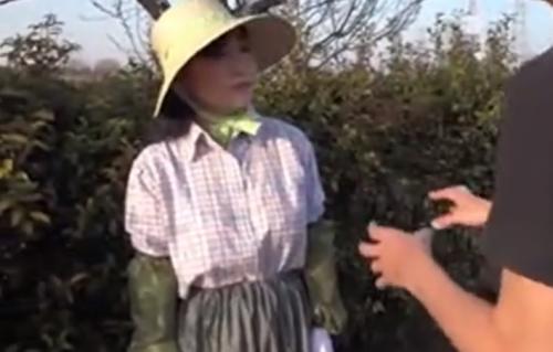 【熟女ナンパ】地方の田舎でもんぺ姿が良く似合ういかにも人の好さそうな五十路の高齢美人妻を連れ込み、ガチハメ、ザーメンぶっかけ！