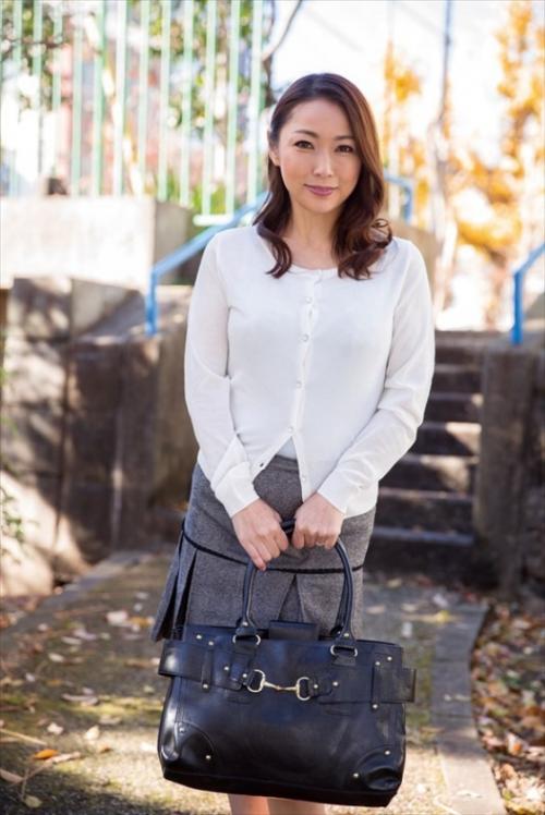宮本紗央里42歳★義理の姉に中出し★欲求不満の主婦