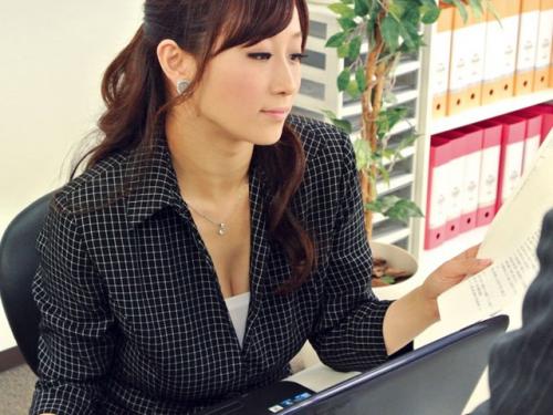 高飛車人妻上司★部下に報復され車内で！！！！熟女奥様の悲惨な業務 川上ゆう