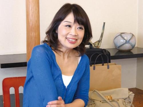 Eカップ義母★上京した嫁の母が… 五十路義母 小林まさえ55歳