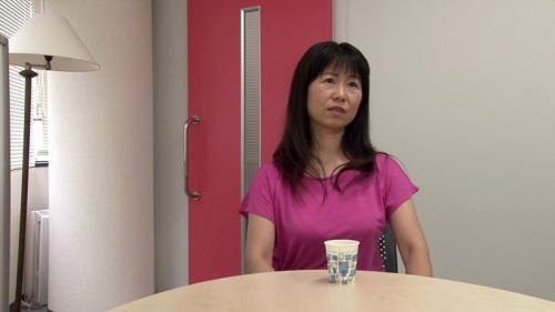 熟れた奥様のAV初面接！人妻熟女の白い柔肌…年増の高齢奥様