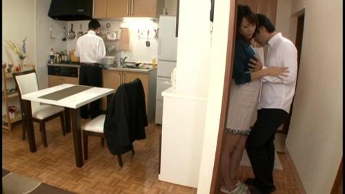 近親相姦 【隣にお父さんがいるのに交わる母子】… 堀口奈津美