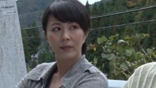 《ヘンリー塚本》《円城ひとみ主演》近所の男と熟した女 人妻熟女の欲求不満は青姦で
