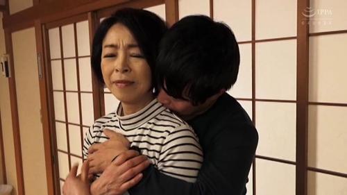 母と高齢熟女母との肉体関係！！！母子交尾 ～温泉～ 藍川京子