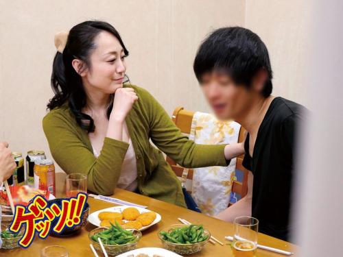 四十路主婦をマジ口説き盗撮★自宅飲み！40歳人妻主婦