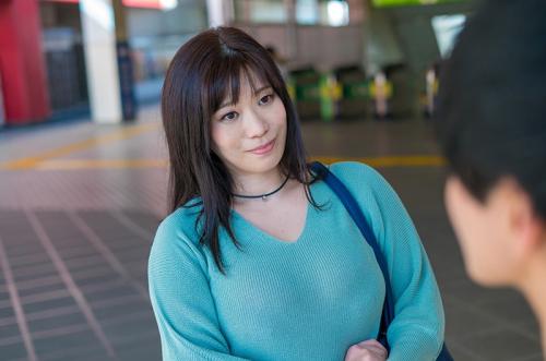 ムチムチ豊満人妻♡♡ナンパされる豊満な肉体♡人妻奥様に中出ししてしまった