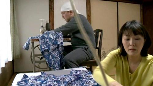 ヘンリー塚本♡人妻熟女が小屋の中不倫♡ 人妻のナマナマしい白昼の情事 円城ひとみ