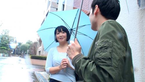 ナンパした熟女奥様にお願い！！！僕のセンズリみてください！！！五十路熟女に中出し