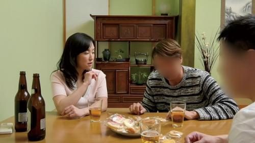 泥酔した熟女を美味しくい　新堂有望　寝取られ奥様　熟女奥様