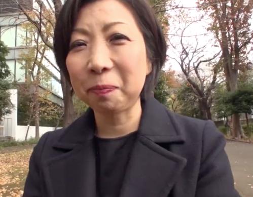 五十路の美熟女奥様★初めてのAV撮影★素人の奥様に中出し