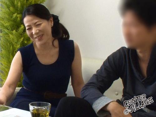 母親と息子♡近親相姦♡お金のために四十路熟女がハメハメ