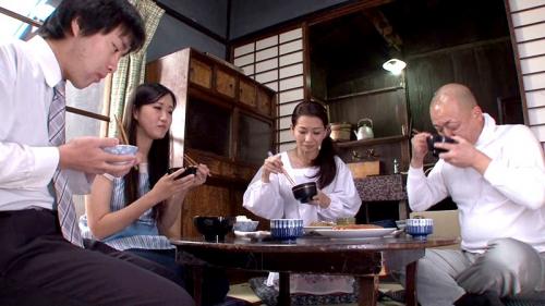 嫁の母の魅力的な肉体！！！お義母さん女房よりずっといいよ… 岩下京香