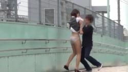 【パンチラ隠し撮り】スカートめくり悪戯! OLさんのパンツが丸見え! パンストがエロい!