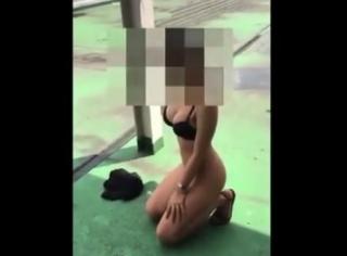 個人撮影 激ヤバ! 普通のSEXに飽きたカップルがスマホ撮影しながら全裸で屋上でパコっちゃってるwリベンジポルノ！