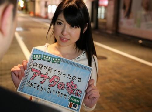 街を歩いている男子にAV女優達が突撃ガチンコ自宅訪問！謝礼は中出しセックス！