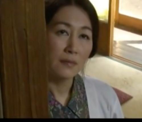 スレンダー美熟女おばさん　未亡人熟女
