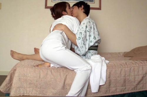 ホテル出張マッサージ　来たのは熟れた奥様　ぷりぷりお尻　熟女整体師