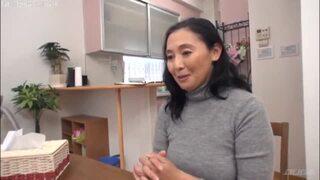 豊満でっかい体の熟女　五十路の奥様　団地妻
