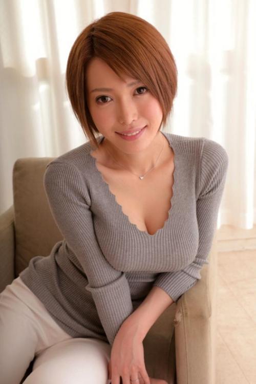 美人で巨乳！！で！！超絶やさしい人妻熟女！！中出しオフ会