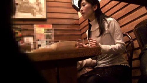 素人熟年カップルをナンパ★旦那様の前で中出しさせてください！！！