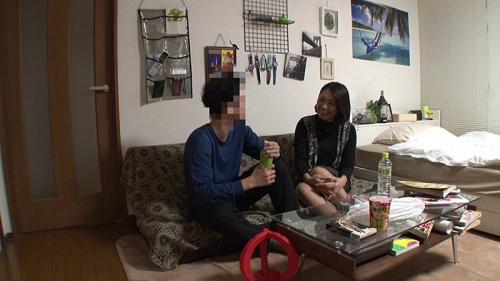 【熟女ナンパ 】勝手に盗撮　五十路の年増おばさんを自宅に連れ込んで　美巨乳主婦　NTRエロ動画　ナマハメ 挿入