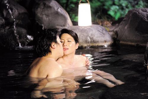 母と息子！！！お外で....青姦エッチ【五十路熟女と息子】お母さんの体！！
