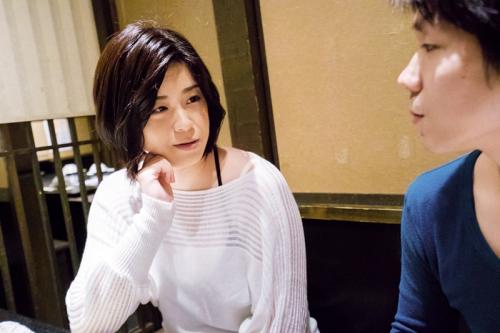 美人の奥様の　高齢年増おばさん蜜壺とアナル　人妻熟女ナンパ
