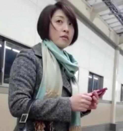 四十路の美人奥様のスカートの中「個人盗撮」
