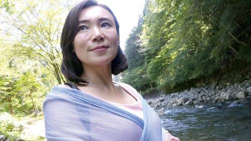 四十二歳、離婚1回、子供2人、接客業 