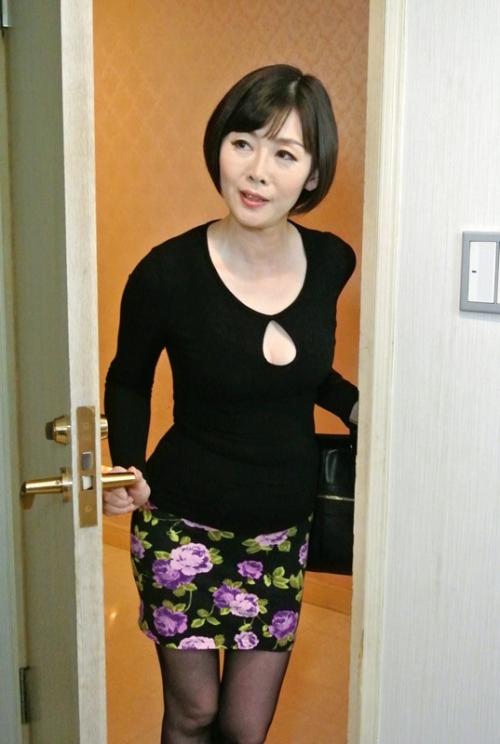 竹内梨恵 綺麗なOLの エッチな熟女