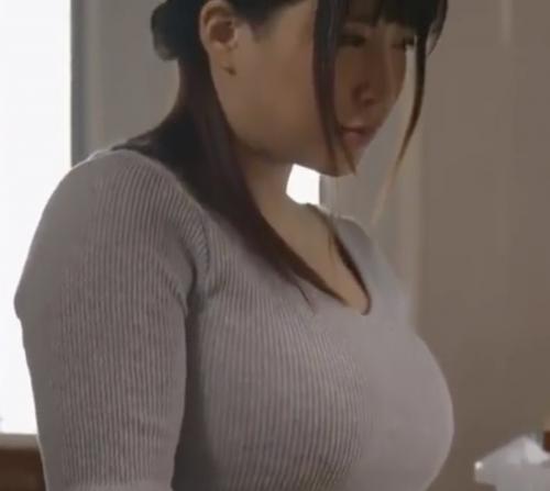 爆乳妻！！団地妻！！大きなパイパイを揉まれて