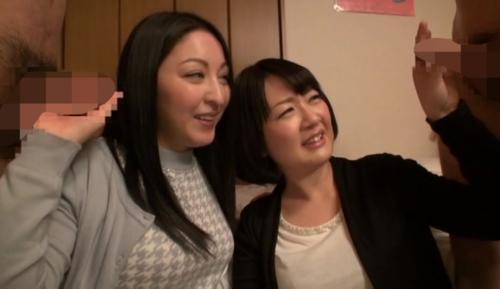 包茎好き素人妻 ～常連客を家に連れ込み～　勃起肉棒に生唾ゴックン！！　美熟女奥様　シコシコ