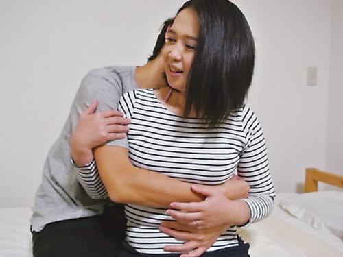 団地妻！！　豊満奥様　！！！ぽっちゃり体型　　ゆさゆさ揺れる乳