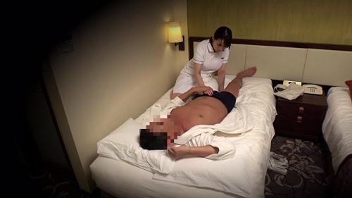 勝手に盗撮　熟女マッサージ師　巨乳で人妻だから　やっちゃった