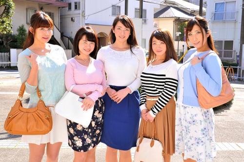 旦那が仕事の合間に童貞君とお遊び！人妻