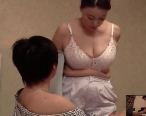 ””勝手に盗撮””巨乳の五十路マッサージ